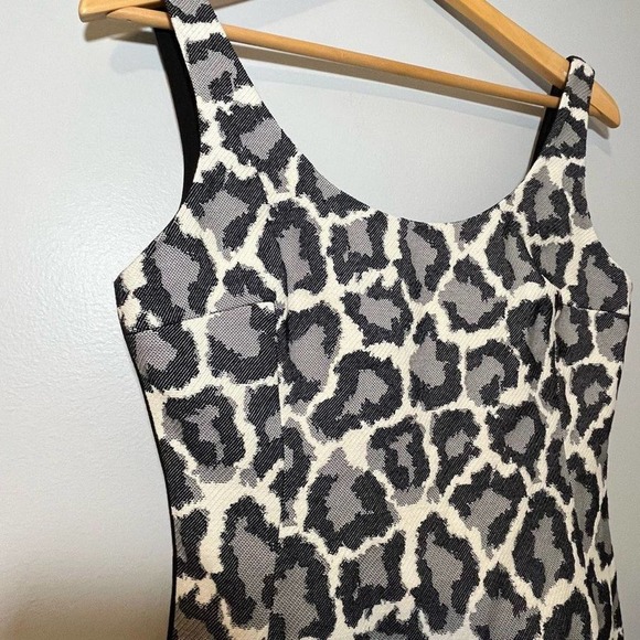 Diane Von Furstenberg Arianna sheath dress women's size 6 animal print - Picture 3 of 11
